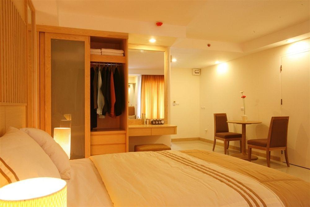 Romance Hotel Bangna Bangkok Extérieur photo