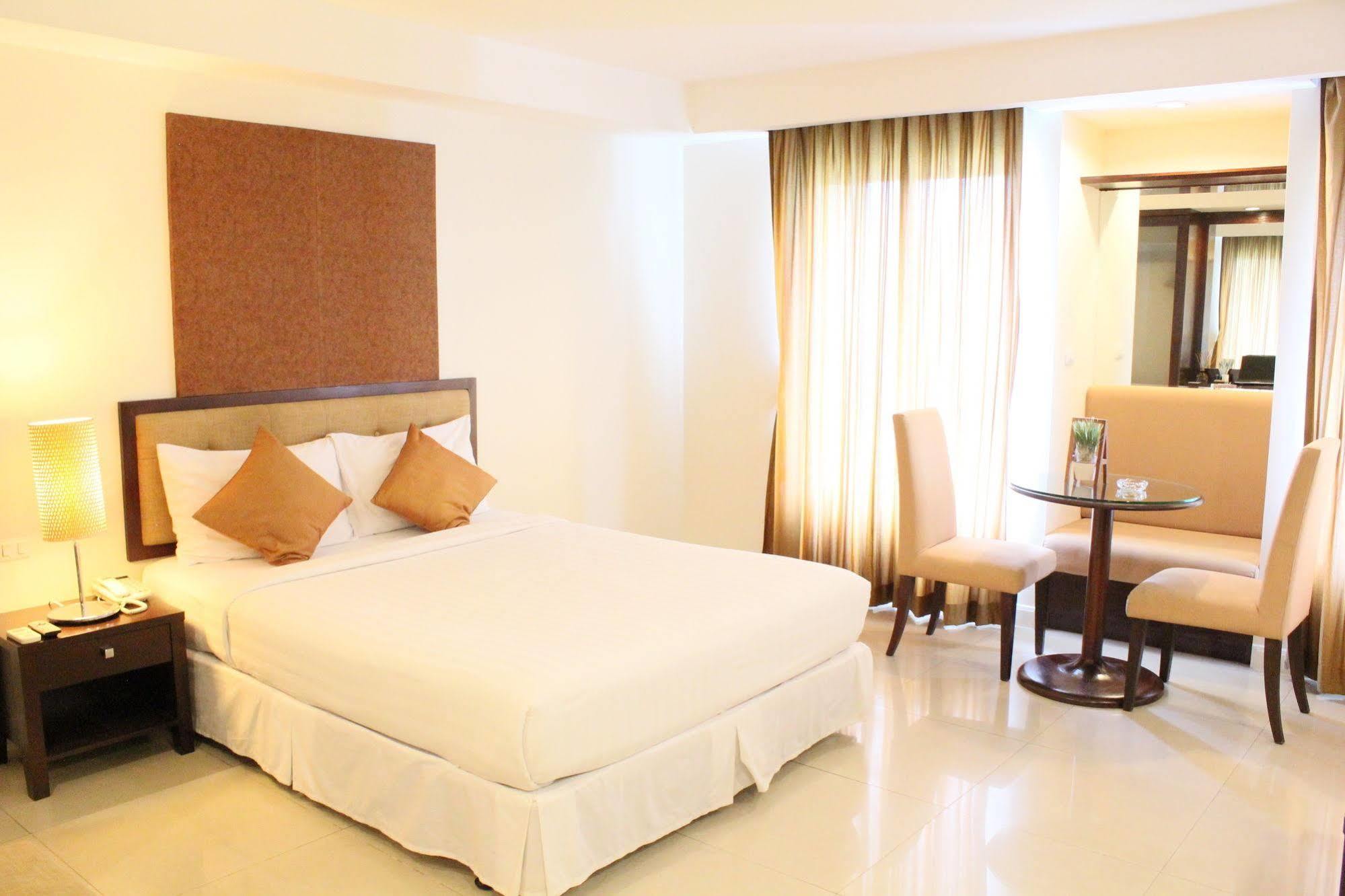 Romance Hotel Bangna Bangkok Extérieur photo