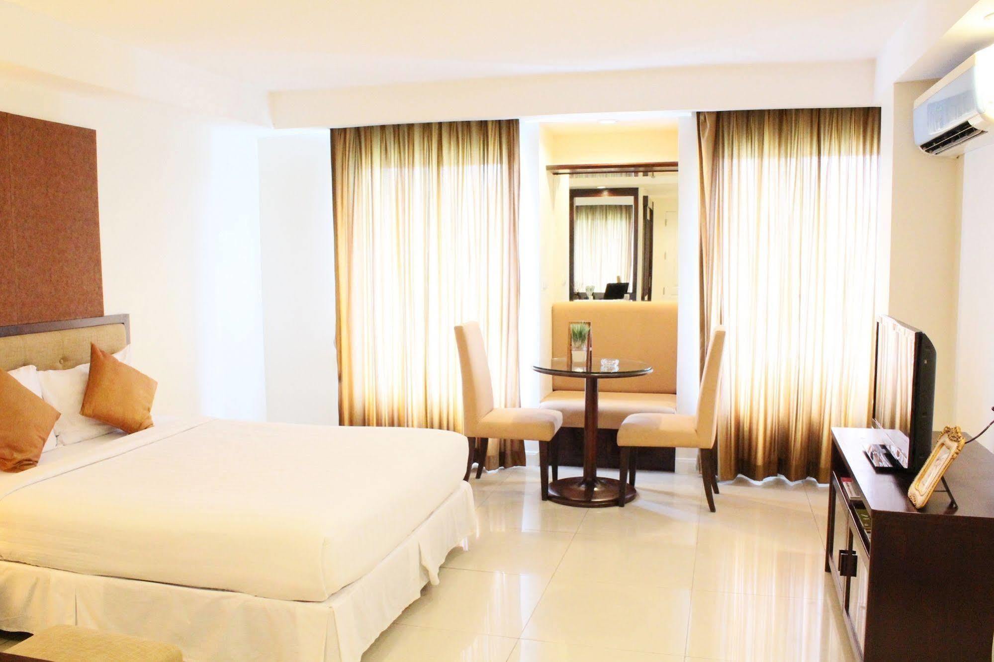Romance Hotel Bangna Bangkok Extérieur photo