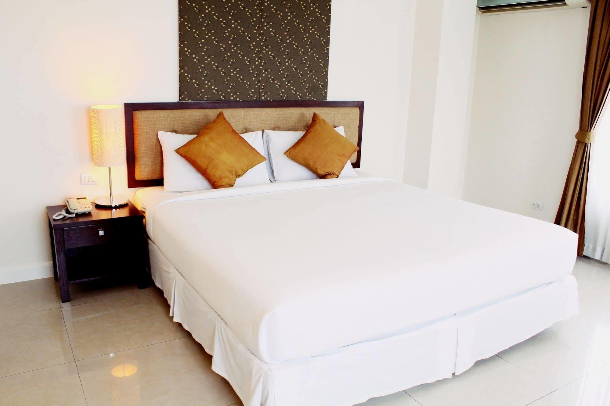 Romance Hotel Bangna Bangkok Extérieur photo